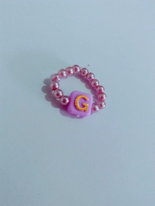 anel de letra da pessoa