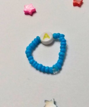 anel de letra inisial da pessoa